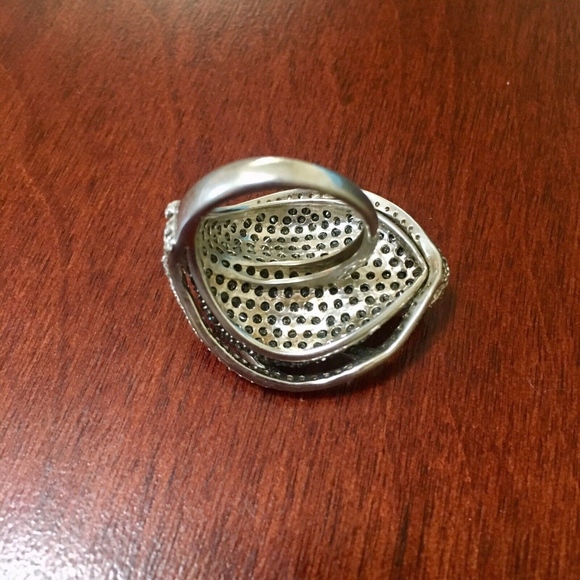 Sterling Silver Black & White CZ Pave Leaf Ring - Picture 4 of 4